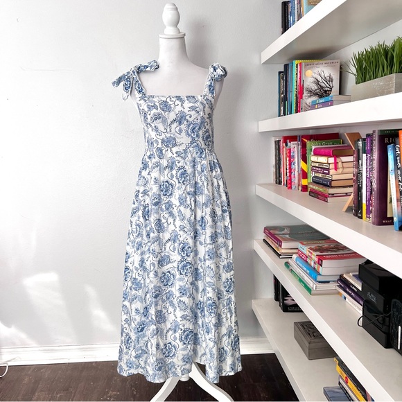 Petal and Pup Janie Midi Blue & White Floral dress NWT size Medium - Picture 4 of 16